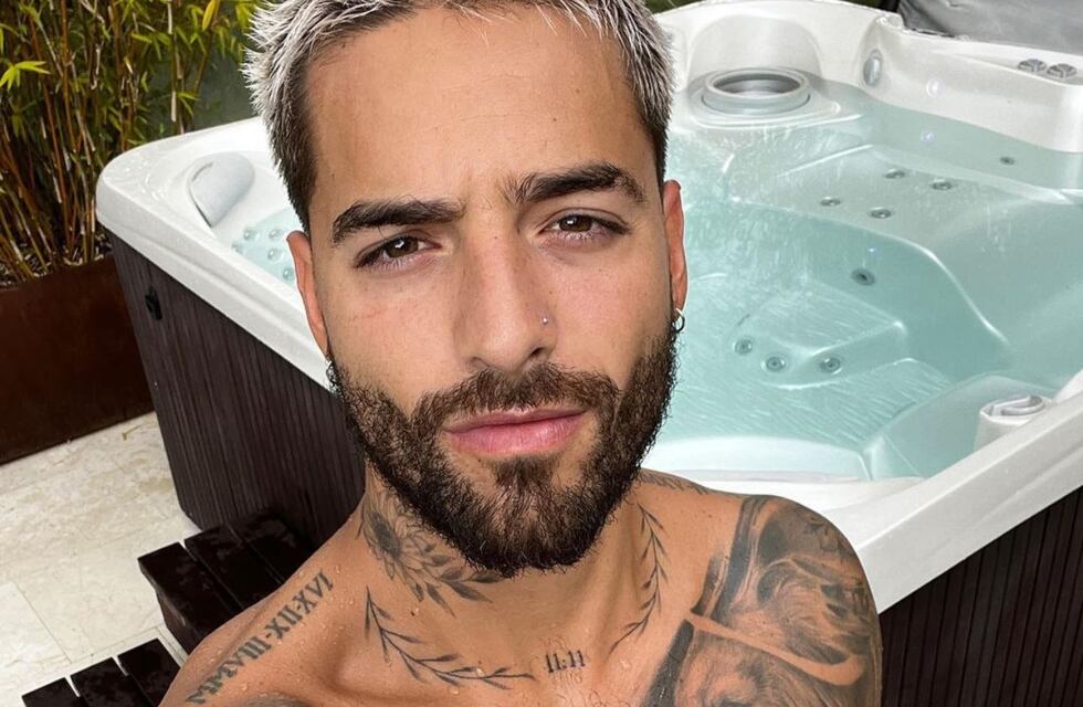 Maluma anunció un show en Argentina con un mate y una camiseta firmada por Maradona