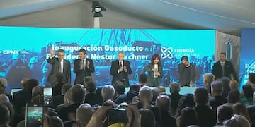 Agustín Rossi, Sergio Massa, Alberto Fernández, Cristina Kirchner y Axel Kicillof durante el acto de inauguración del gasoducto Presidente Néstor Kirchner. Foto: Captura transmisión