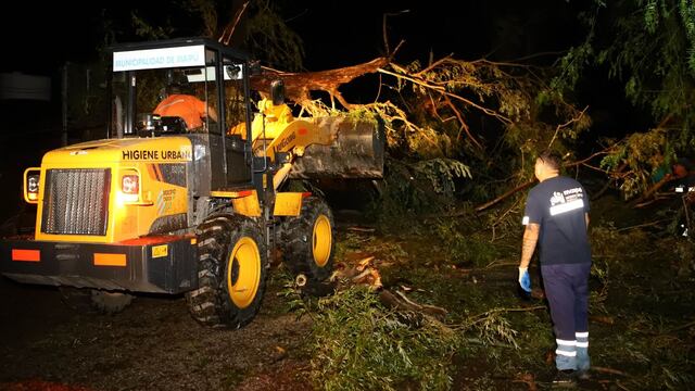 Matías Stevanato recorrió las zonas afectadas por la tormenta en Maipú.