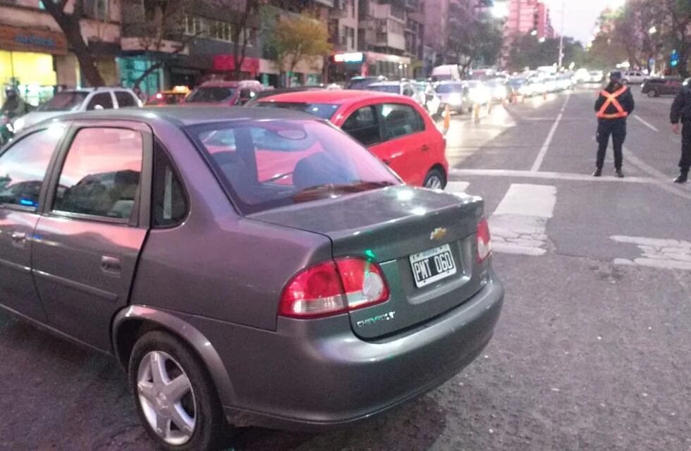 Evadieron un control policial, chocaron en pleno Centro de Córdoba y quedaron detenidos