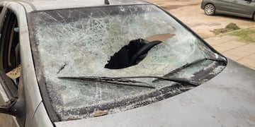 Así quedó el auto del hombre atacado en General Cabrera (Puntal)