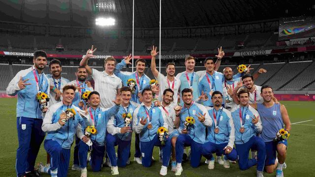 Los Pumas 7s le dieron la primera medalla de los Juegos Olímpicos Tokio 2020 a la delegación argentina. (AP)