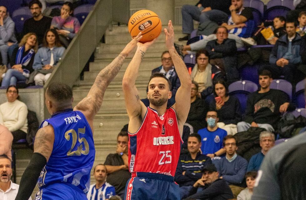 El Oliveirense de Pablo Bertone no pudo con el puntero Oporto y necesita cambiar la racha