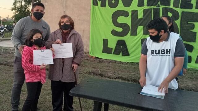 Se entregaron 143 certificados en los barrios Shiré, Carolina Romero (ambos de la Chacra 137) y otros 101 en el barrio La Ilusión (Chacra 216).