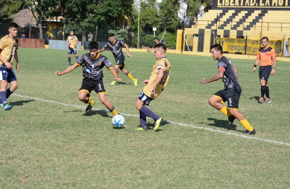 La Liga Rafaelina de Fútbol sigue y con público