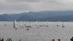 La edición 2024 de la regata del Día de la Mujer pobló el lago San Roque de veleros.