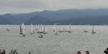 La edición 2024 de la regata del Día de la Mujer pobló el lago San Roque de veleros.