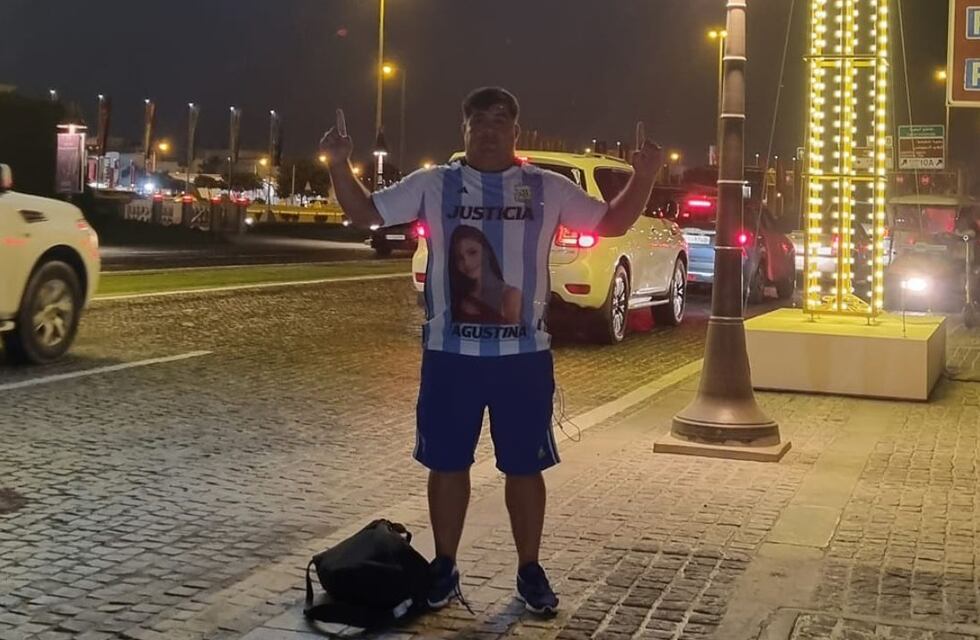 Un neuquino viajó a Qatar para ver el Mundial y también pidió justicia por Agustina Fernández