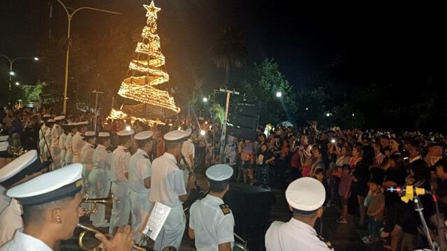 Se encendió la Navidad en la plaza Belgrano de Punta Alta