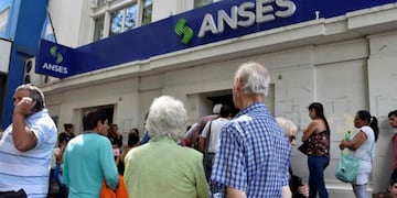 Son unos 1.400 mendocinos los que podrán gozar de una jubilación anticipada, aunque se cree que no todos acceden al beneficio. (La Voz / Archivo)