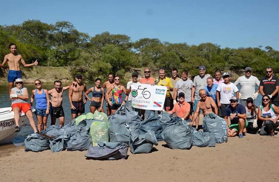 Los ciclomateros comprometidos con el medio ambiente salieron de fajina