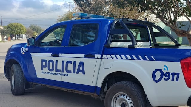 Un municipal fue atropellado tras la desarticulación de una fiesta clandestina.