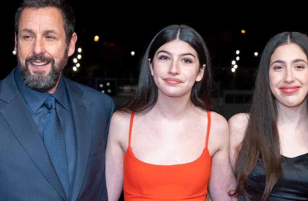 Quiénes son Sadie y Sunny, las hijas de Adam Sandler que hoy brillan en Netflix