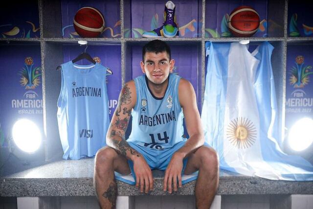 Gabi Deck dijo persente en Colonia Dora y entrenó con chicos de su ciudad.