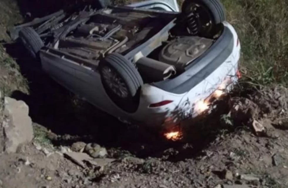 Condujo alcoholizada y terminó adentro de un zanjón de Santa Lucía