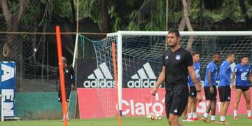 Javier Klimowicz es técnico de la Reserva de Emelec, rival de Talleres.Y también el tío de Mateo, quien se destaca en Alemania.