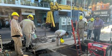 Se incendió un transformador en pleno centro de Posadas.