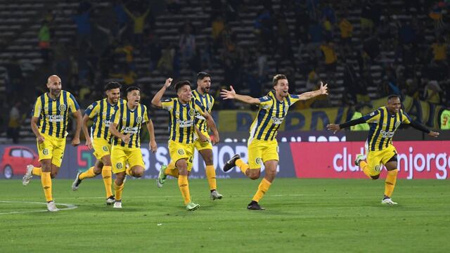 Los futbolistas de la Academia celebraron como nunca en el Mario Alberto Kempes.