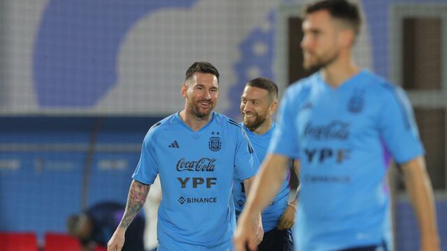 Lionel Messi se entrenó a la par de sus compañeros y llegó la calma a la Selección argentina (Foto: @Argentina).