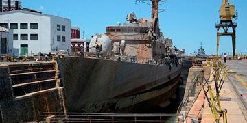 El Destructor A.R.A. Santísima Trinidad, dejó de formar parte del patrimonio nacional y podría terminar como chatarra.