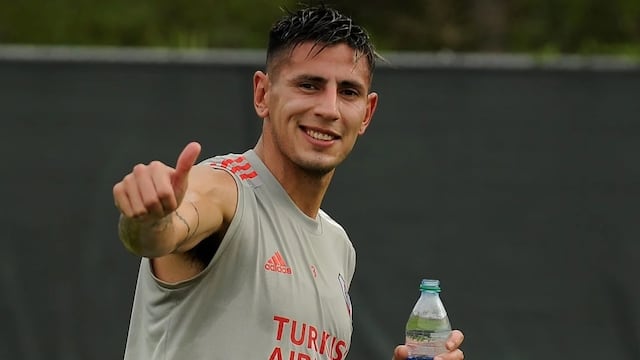 Fabrizio Angileri donó pelotas de fútbol al Club San Martín de Mendoza, en un gesto del defensor de River Plate que lo dejará en los próximos meses, lo pretenden Lazio de Italia, Valencia de España y Lille de Francia.