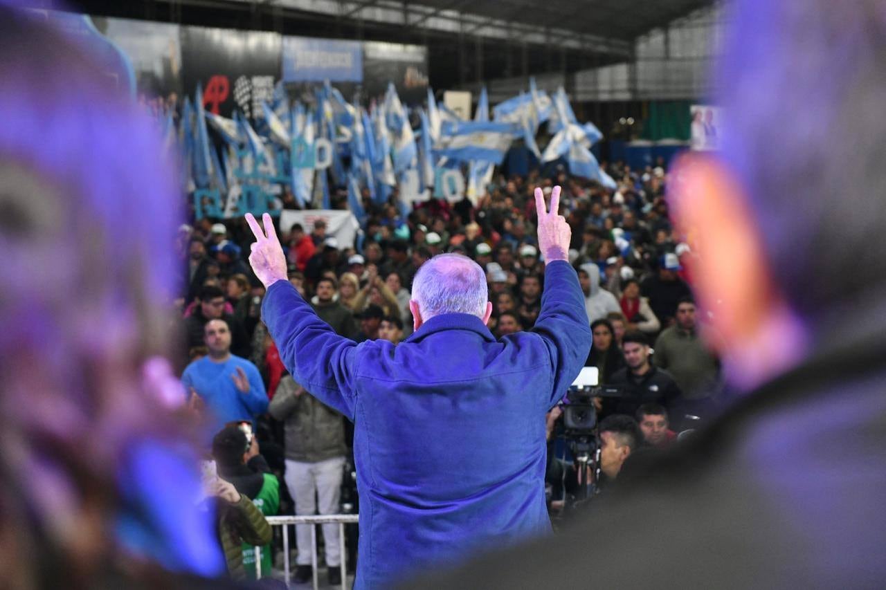 El mandatario cerró la jornada política en Río Chico reafirmando la importancia de la unidad peronista en las próximas elecciones.