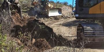 El tramo Alijilán–El Alto recibe obras de conservación para reforzar la conectividad y seguridad vial.