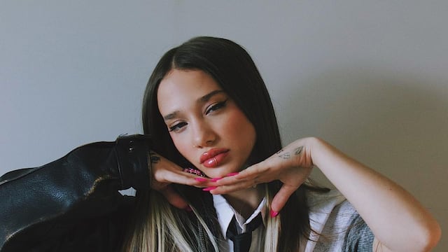 Ángela Torres con sus looks que deslumbran en las redes sociales.