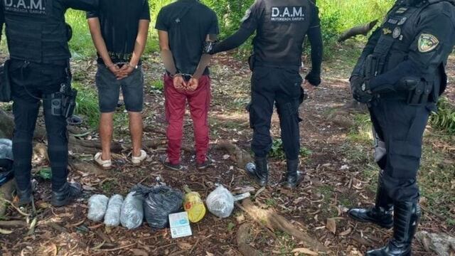 Garupá: dos presuntos dealers fueron detenidos con más de 3 kilos de cogollos de marihuana.
