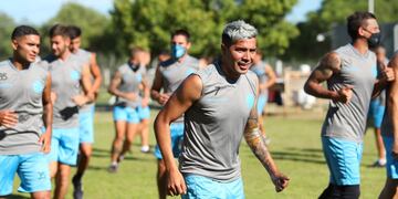 Un grupo de 37 jugadores formó parte de la primera práctica.