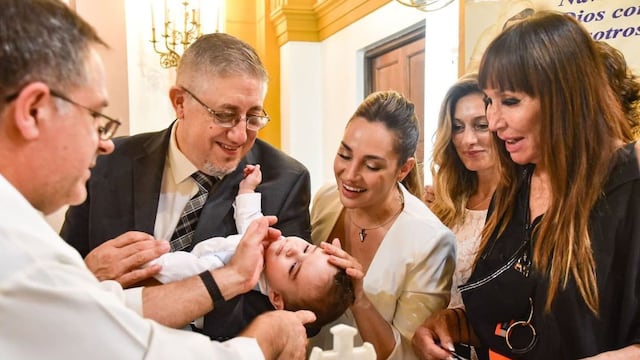 Belén Francese y Fabián Lencinas bautizaron a Vitto y Moria Casán fue la madrina.