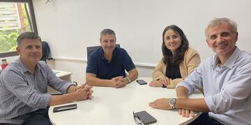 El secretario de Ambiente provincial, Gustavo Leone recibió a la secretaria de Desarrollo Económico, Innovación y Empleo, Patricia Imoberdorf; el coordinador de la Oficina de Empleo, Pablo Tosetto; el director del IDSR Enrique Soffietti