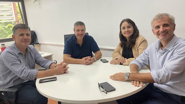 El secretario de Ambiente provincial, Gustavo Leone recibió a la secretaria de Desarrollo Económico, Innovación y Empleo, Patricia Imoberdorf; el coordinador de la Oficina de Empleo, Pablo Tosetto; el director del IDSR Enrique Soffietti