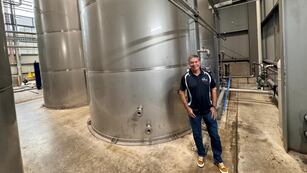 Manuel Velasco dejó Argentina en 1990, pasó por Chile y llegó a Australia, donde creó un servicio innovador para la región.