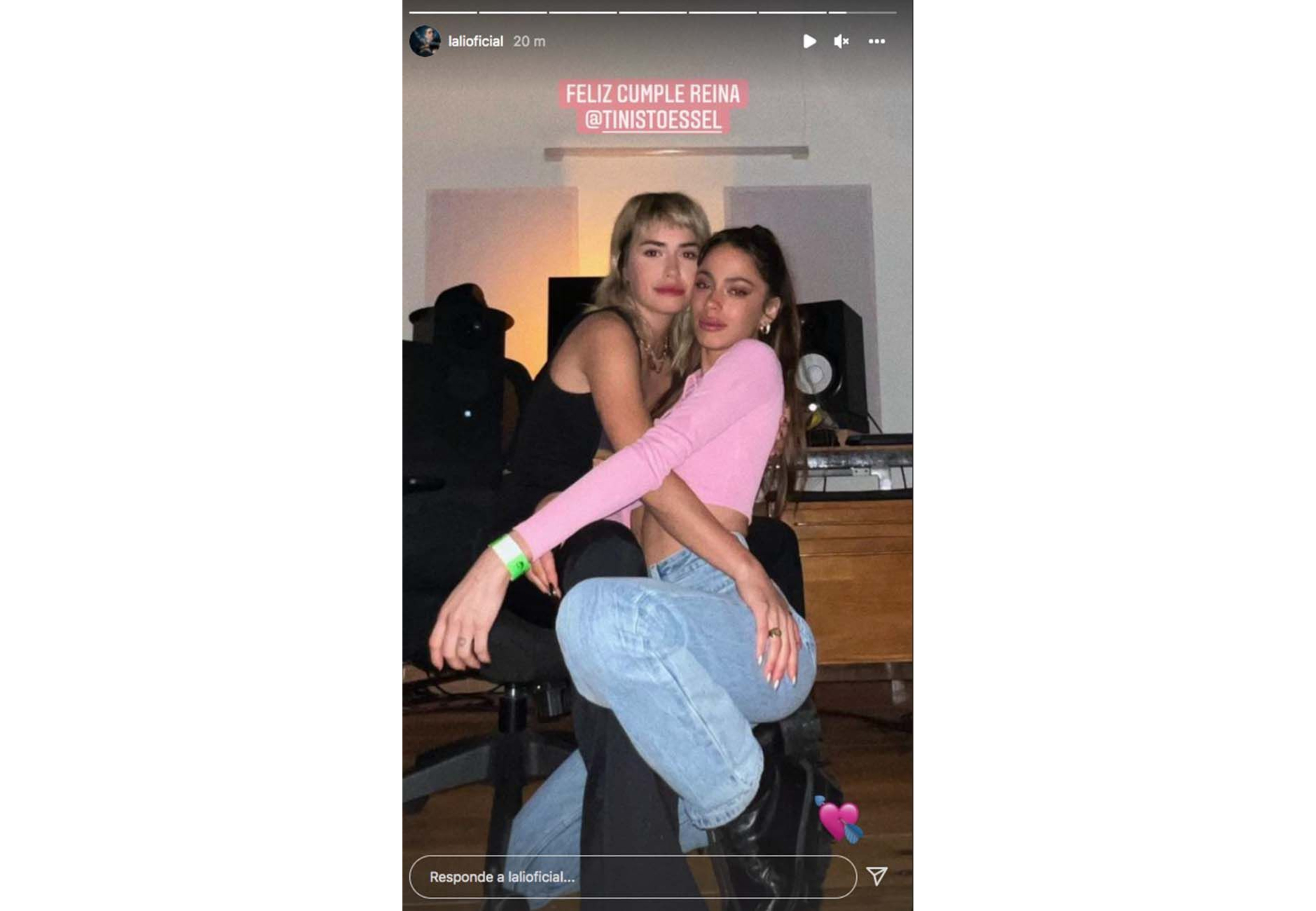 La foto de las cantantes en un estudio que había entusiasmado a los fans.