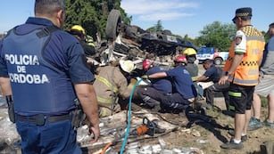 Violento vuelco de un camión en la autopista Córdoba–Carlos Paz dejó dos heridos. Gentileza: Diario de Carlos Paz