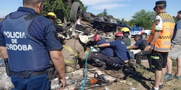 Violento vuelco de un camión en la autopista Córdoba–Carlos Paz dejó dos heridos. Gentileza: Diario de Carlos Paz