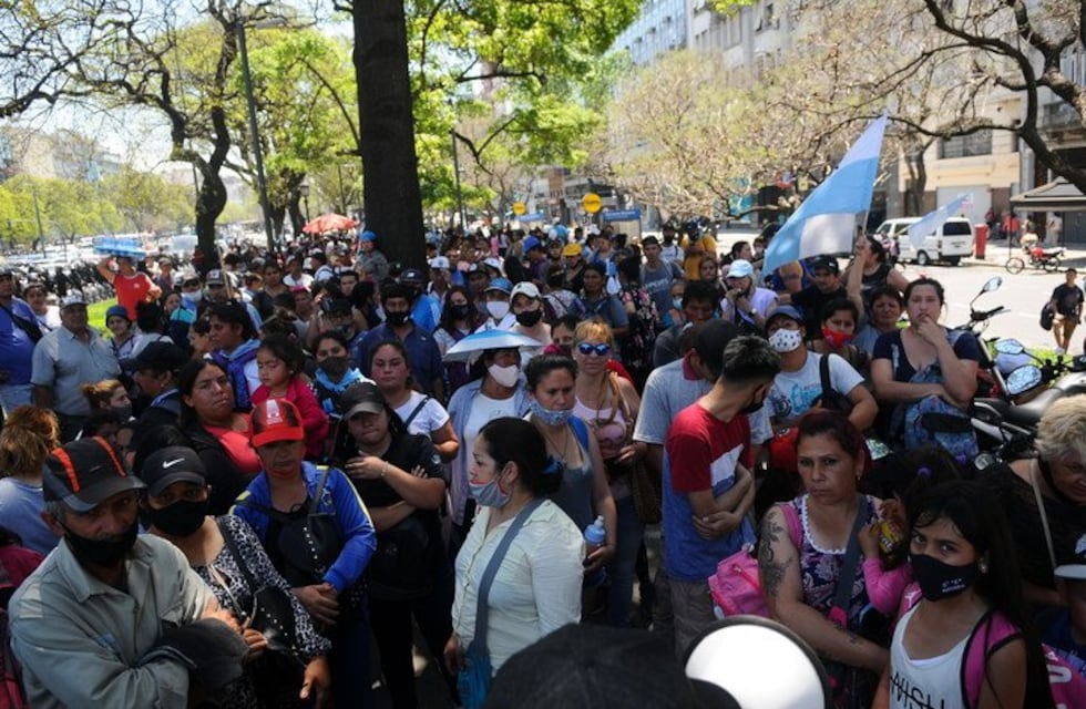 Piqueteros intentaron ingresar al Ministerio de Desarrollo Social: hubo dos heridos y tres detenidos