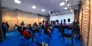 Comerciantes de la economía popular cursaron talleres formativos y recibirán microcréditos, se anunció en el acto de cierre de las actividades.