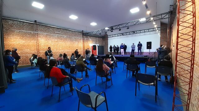 Comerciantes de la economía popular cursaron talleres formativos y recibirán microcréditos, se anunció en el acto de cierre de las actividades.