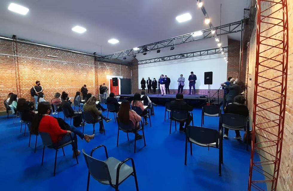 Estudiaron y recibirán microcréditos, nueve comerciantes de la economía popular