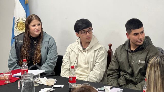 De qué trata MUNA, el programa para que chicas y chicos fuera de la escuela completen el secundario