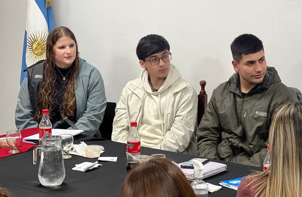 De qué trata MUNA, el programa para que chicas y chicos fuera de la escuela completen el secundario