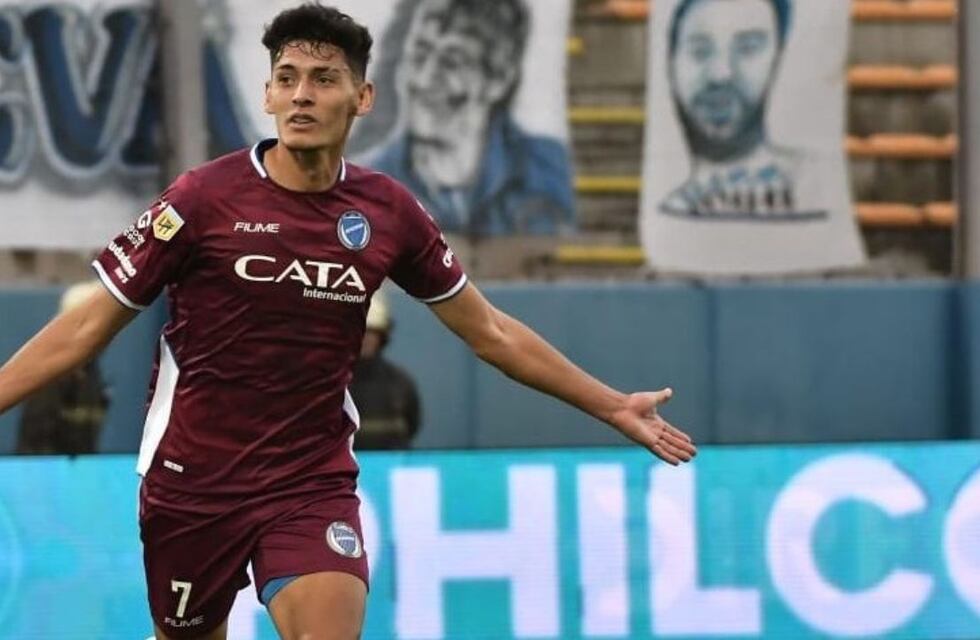Godoy Cruz presentó su nueva camiseta bien mendocina con color vino tinto y pasión