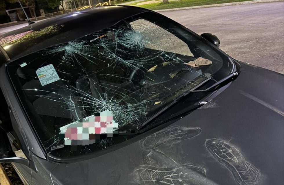 Violencia en Córdoba: pidió que dejen de hacer ruido y le destrozaron el auto