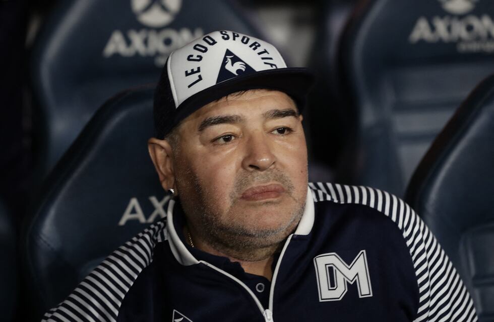 La asistente de Diego Maradona aseguró que Rocío Oliva lo empujó por una escalera en Dubai