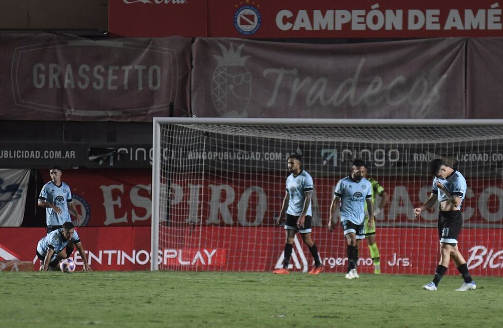 Argentinos Juniors fue mucho para Belgrano y lo goleó 3 a 0