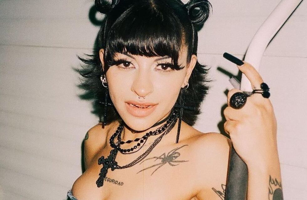 Al estilo muñeca anime, Cazzu rompió corazones y exclamó: “Yo te quiero hacer...”