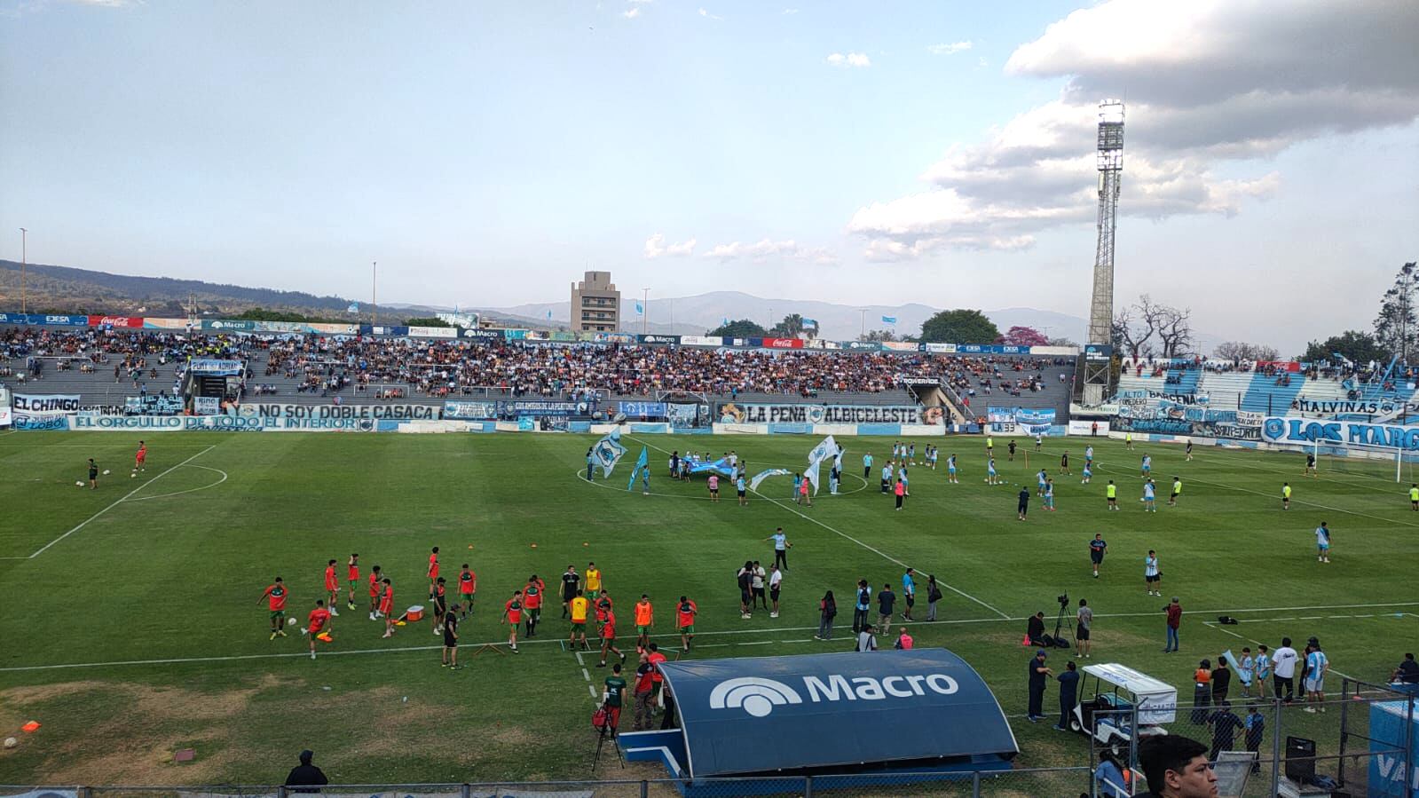 Al colorido de la previa se contrapuso el contraste de un final con incidentes que terminó de opacar una tarde totalmente adversa para Gimnasia de Jujuy.