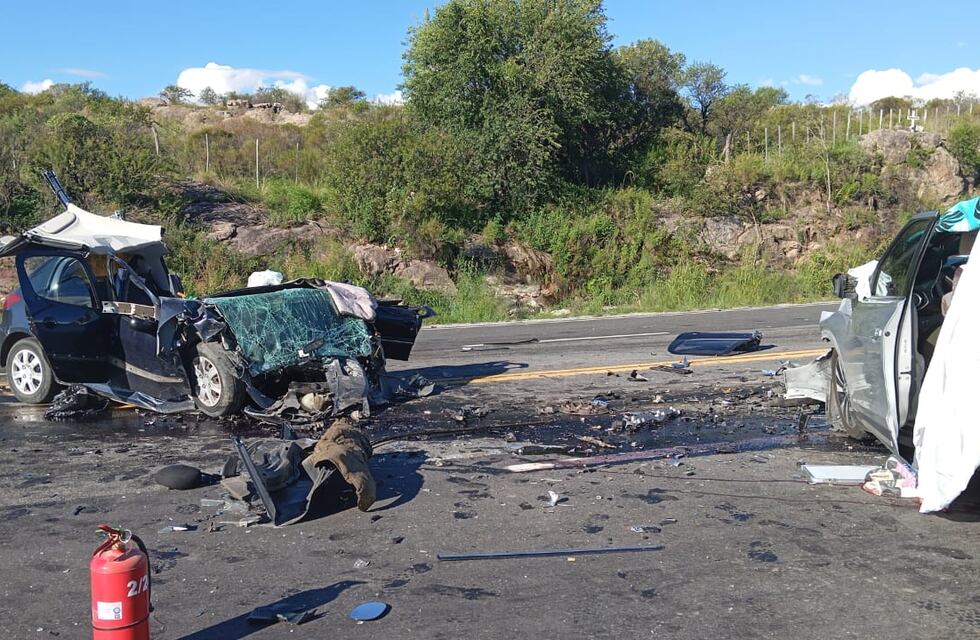 Inseguridad vial en Córdoba: muertos y heridos por el choque de dos autos en las Altas Cumbres